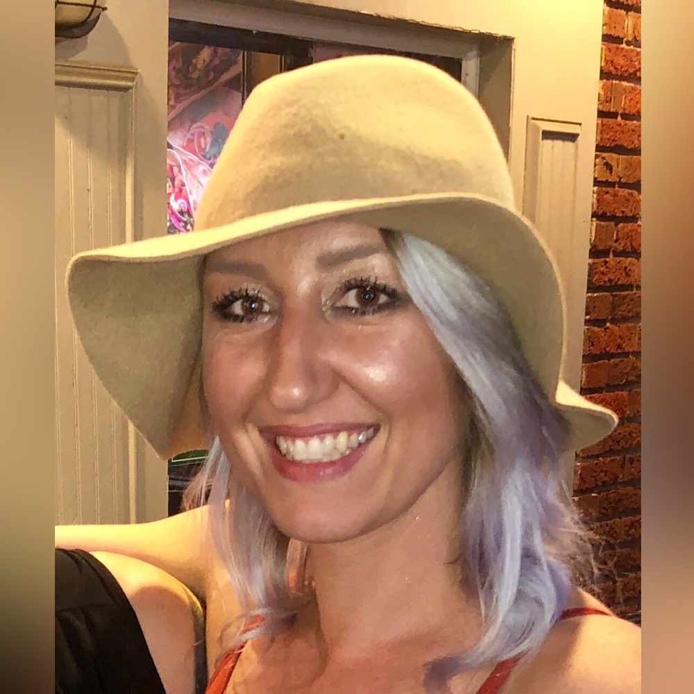 Meet your Posher, Leah